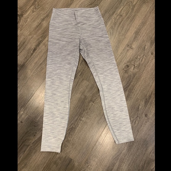 Excellent condition lululemon size 6 align leggings